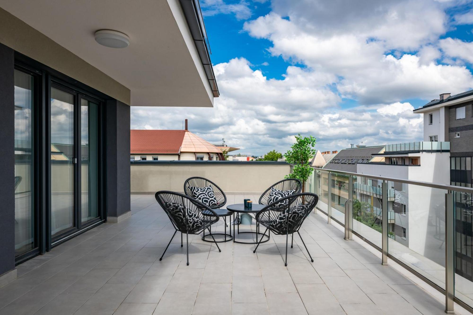 Westside Garden Apartments By Urbanrent Budapest Ngoại thất bức ảnh