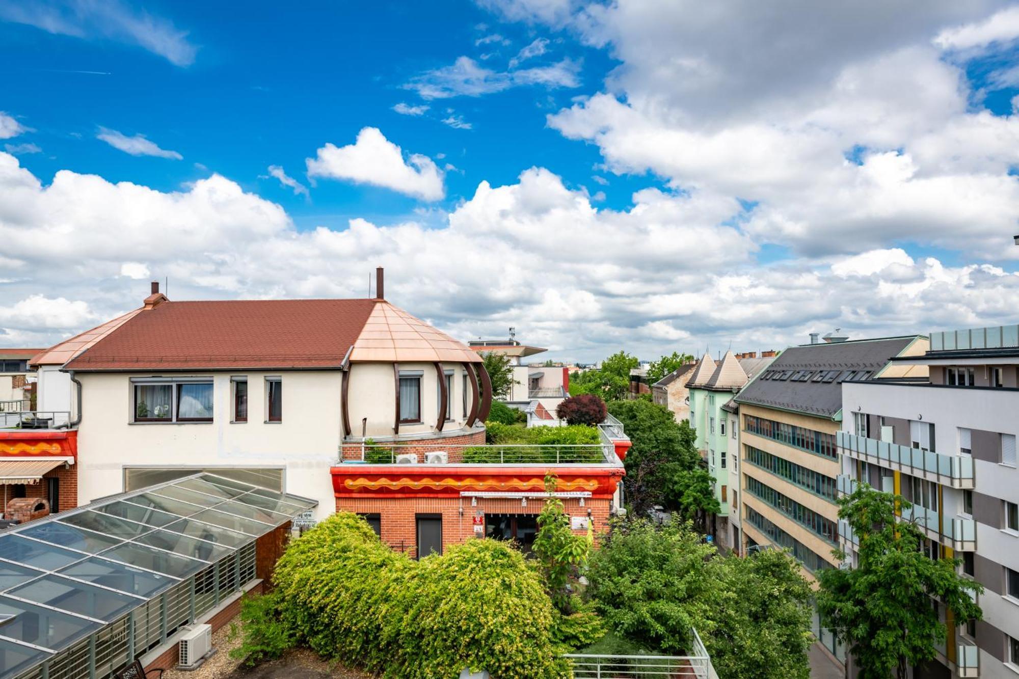 Westside Garden Apartments By Urbanrent Budapest Ngoại thất bức ảnh