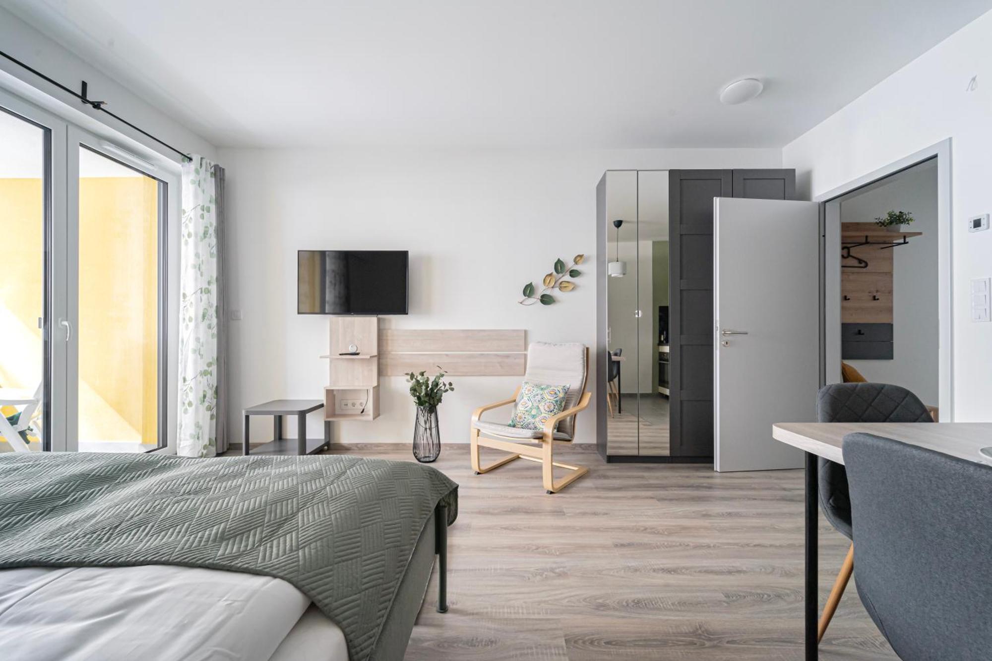 Westside Garden Apartments By Urbanrent Budapest Ngoại thất bức ảnh